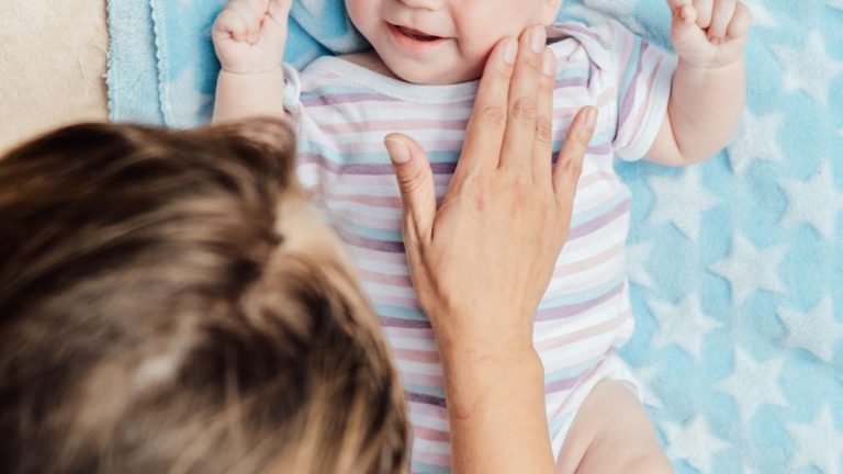 baby shaking head side to side teething