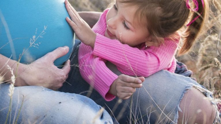can babies, toddlers, and cats sense when a woman is pregnant